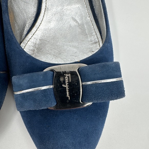 Salvatore Ferragamo Vara Blue Suede Heels Size 8 Silver Hardware VTG Classic - Picture 4 of 16